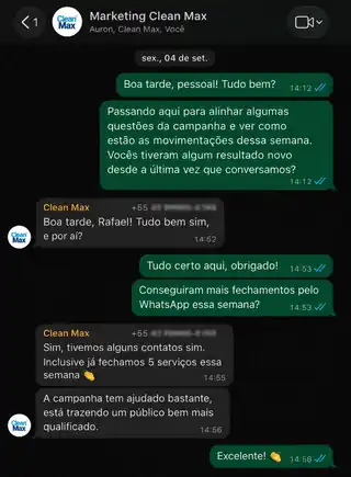 Conversa no WhatsApp com a Clean Max relatando cinco serviços fechados e público mais qualificado através da campanha