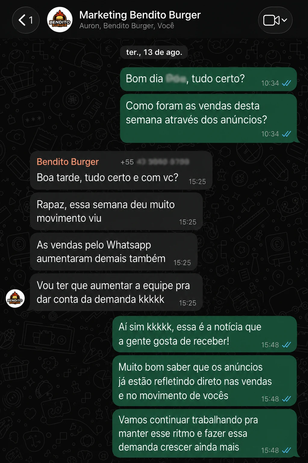 Conversa no WhatsApp com cliente do Bendito Burger relatando aumento de movimento, vendas pelo WhatsApp e necessidade de aumentar a equipe